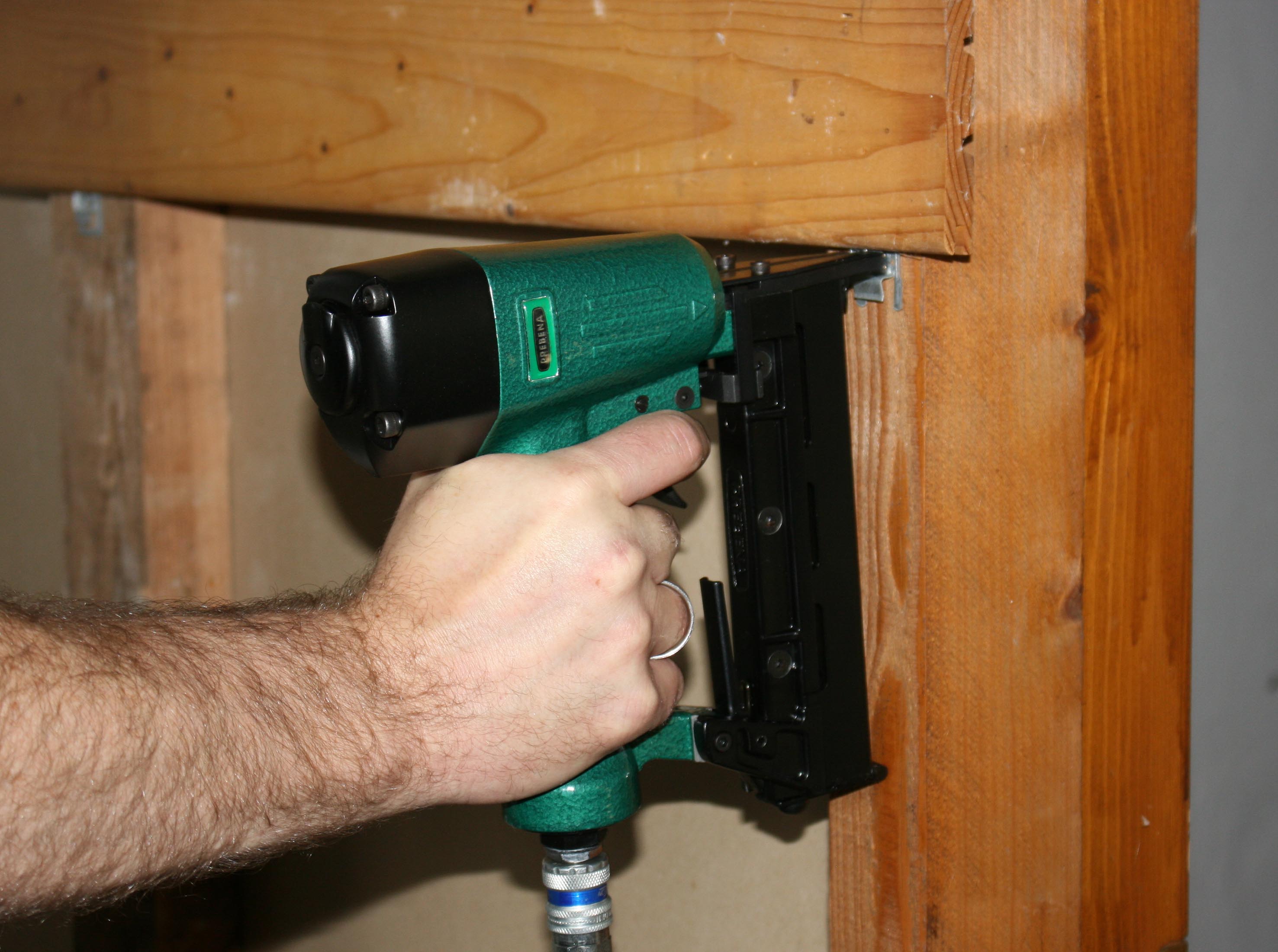 2P-J/ES40COMBI Combi-Druckluftnagler für 15-40mm 2P-J/ES40COMBI Combi-Druckluftnagler für 15-40mm